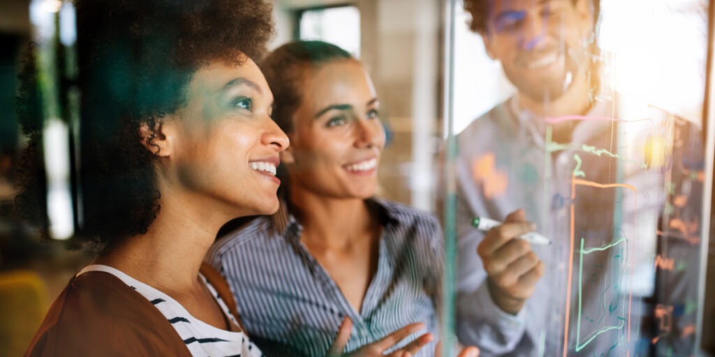 Wat zijn de stappen in een softwareontwikkelingsproces?